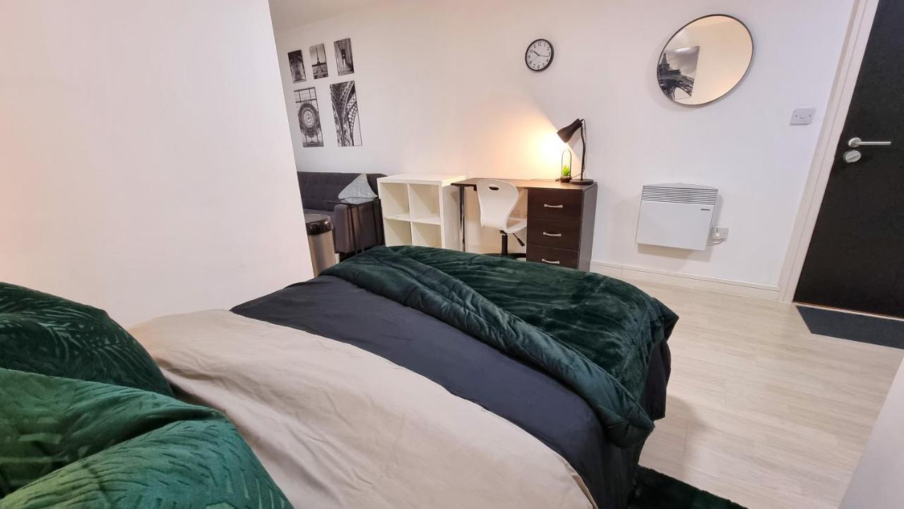 Spacious City Studio / Wifi / Parking Liverpool Eksteriør billede