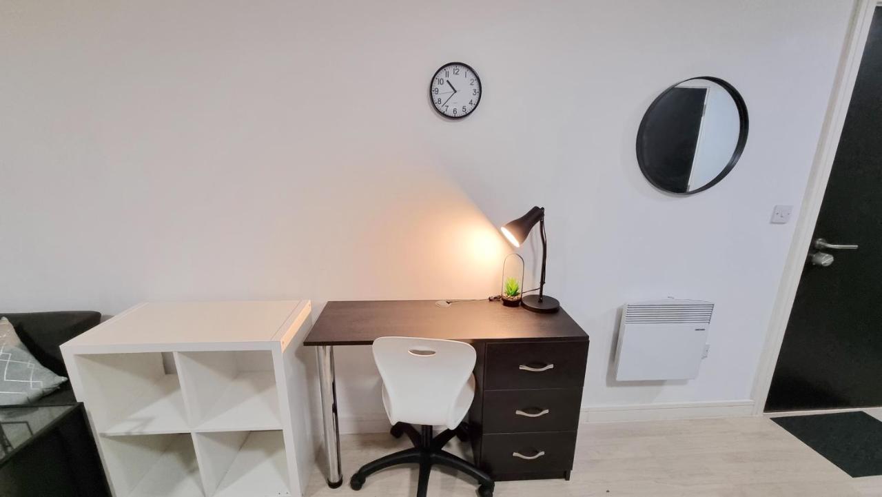 Spacious City Studio / Wifi / Parking Liverpool Eksteriør billede