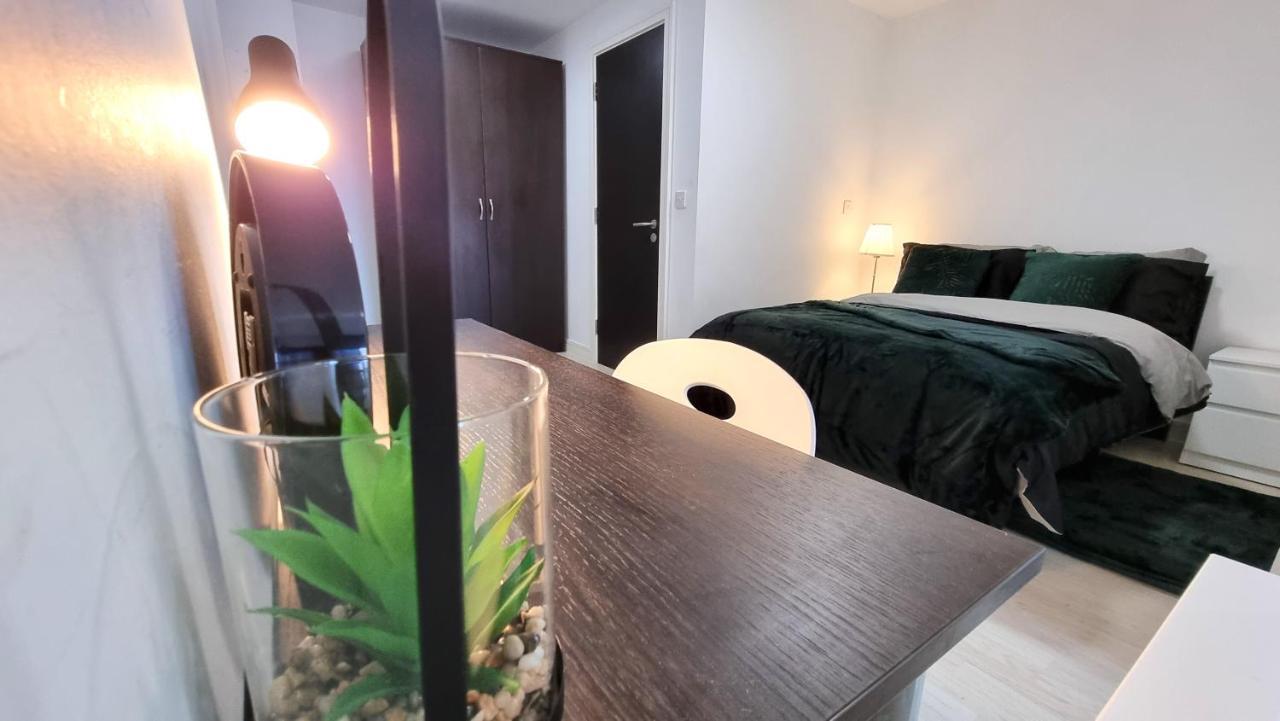 Spacious City Studio / Wifi / Parking Liverpool Eksteriør billede