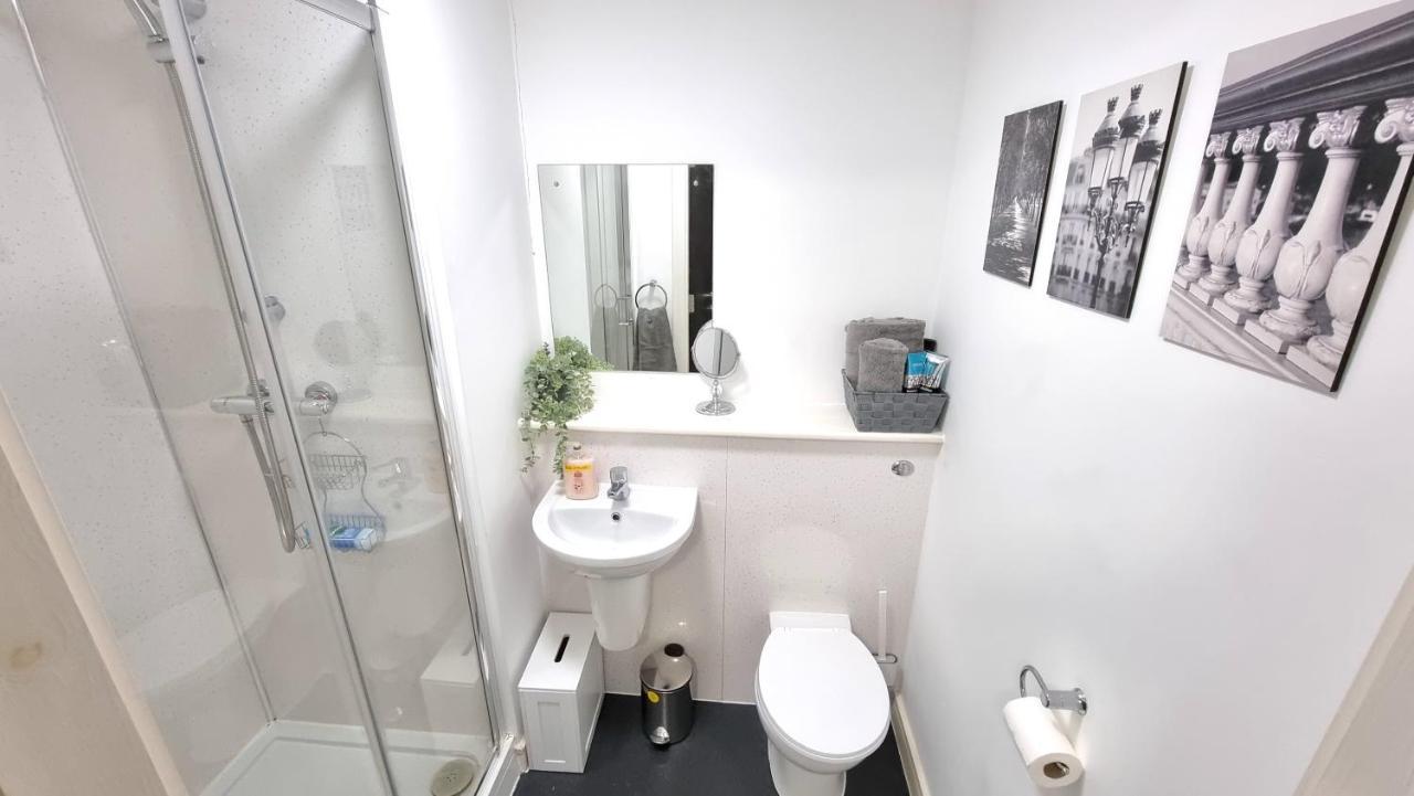Spacious City Studio / Wifi / Parking Liverpool Eksteriør billede