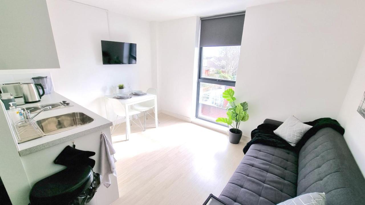 Spacious City Studio / Wifi / Parking Liverpool Eksteriør billede